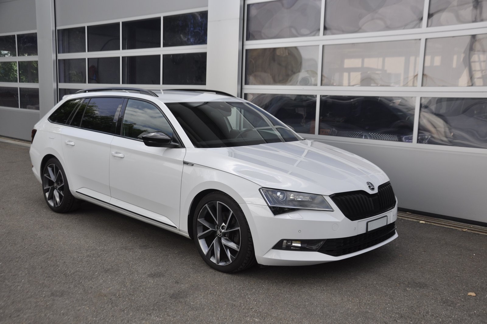 SKODA Superb Combi 2.0 TDi Sport Line 4x4 DSG I Anhängerkup