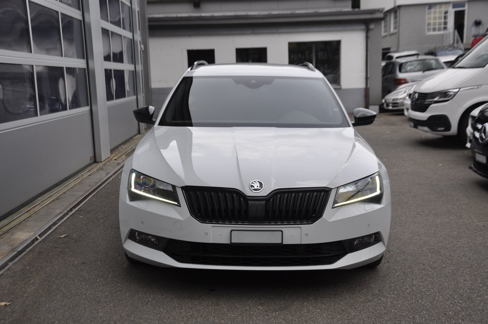 SKODA Superb Combi 2.0 TDi Sport Line 4x4 DSG I Anhängerkup, Diesel, Second hand / Used, Automatic - 2