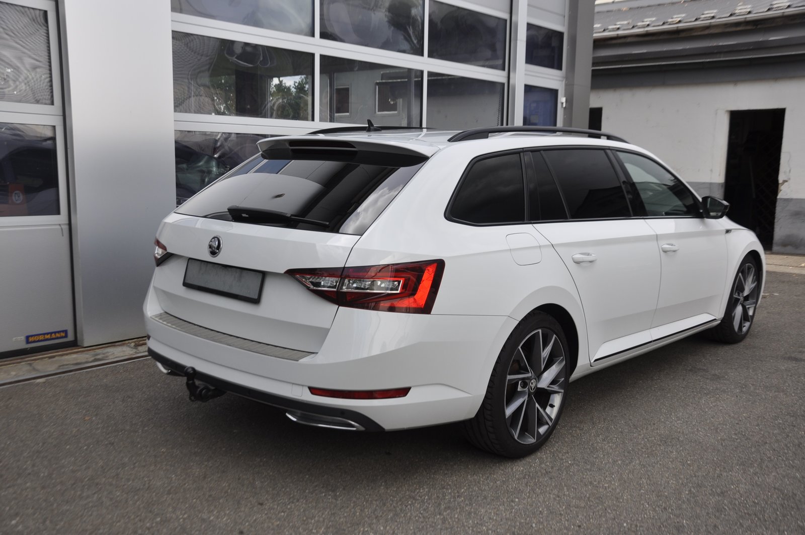 SKODA Superb Combi 2.0 TDi Sport Line 4x4 DSG I Anhängerkup, Diesel, Second hand / Used, Automatic - 3