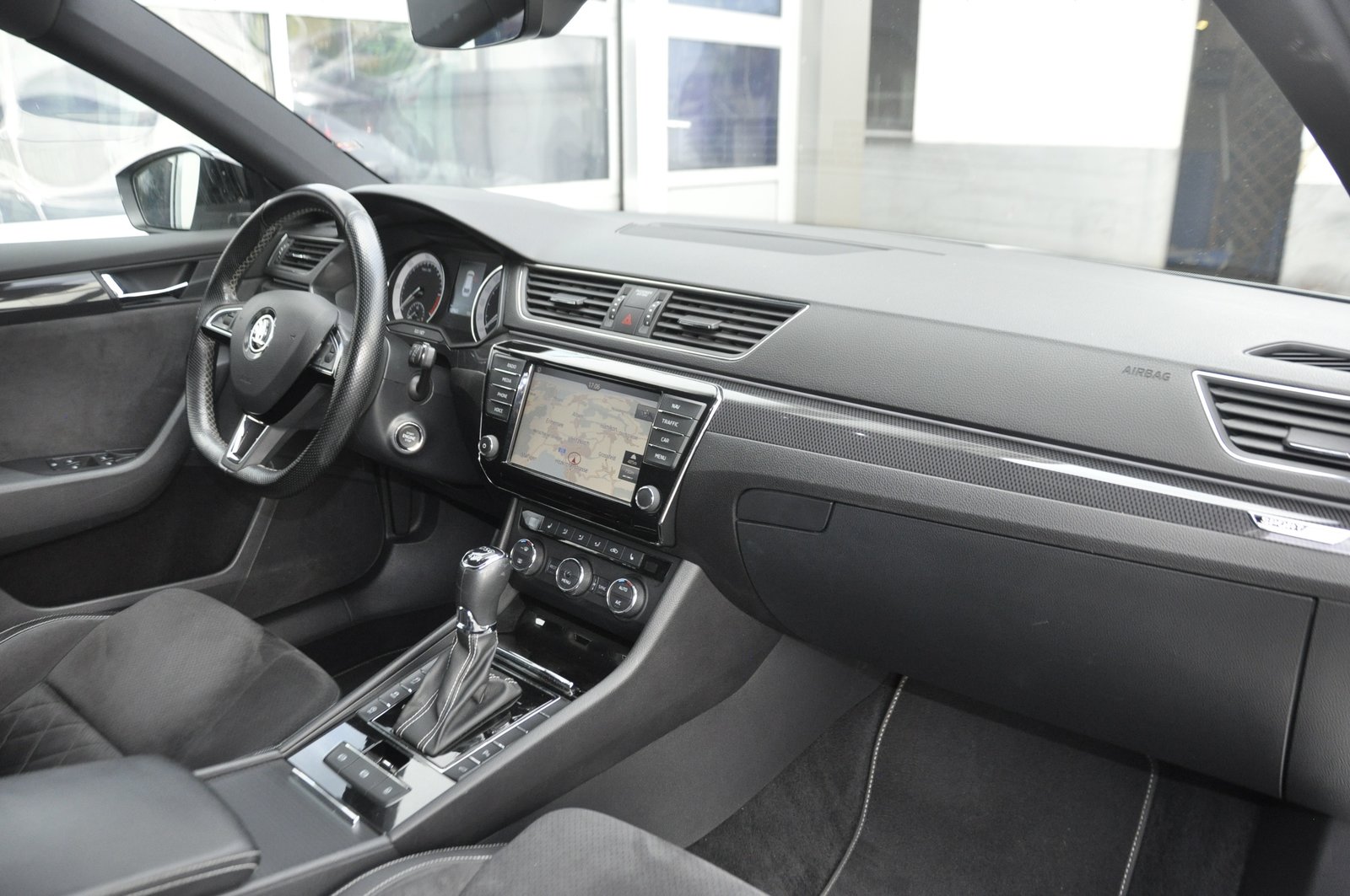 SKODA Superb Combi 2.0 TDi Sport Line 4x4 DSG I Anhängerkup, Diesel, Second hand / Used, Automatic - 7