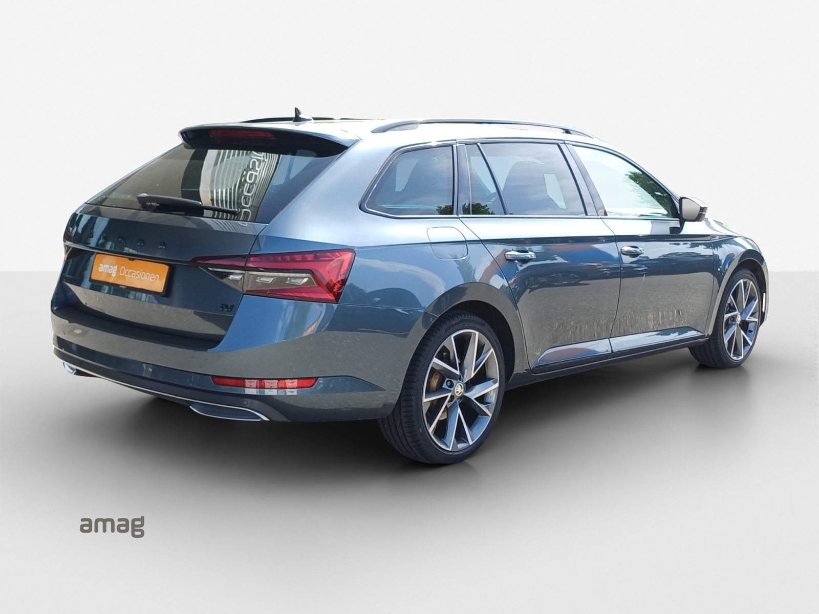 SKODA SUPERB SportLine Plug-In-Hybrid, Full-Hybrid Petrol/Electric, Second hand / Used, Automatic - 5