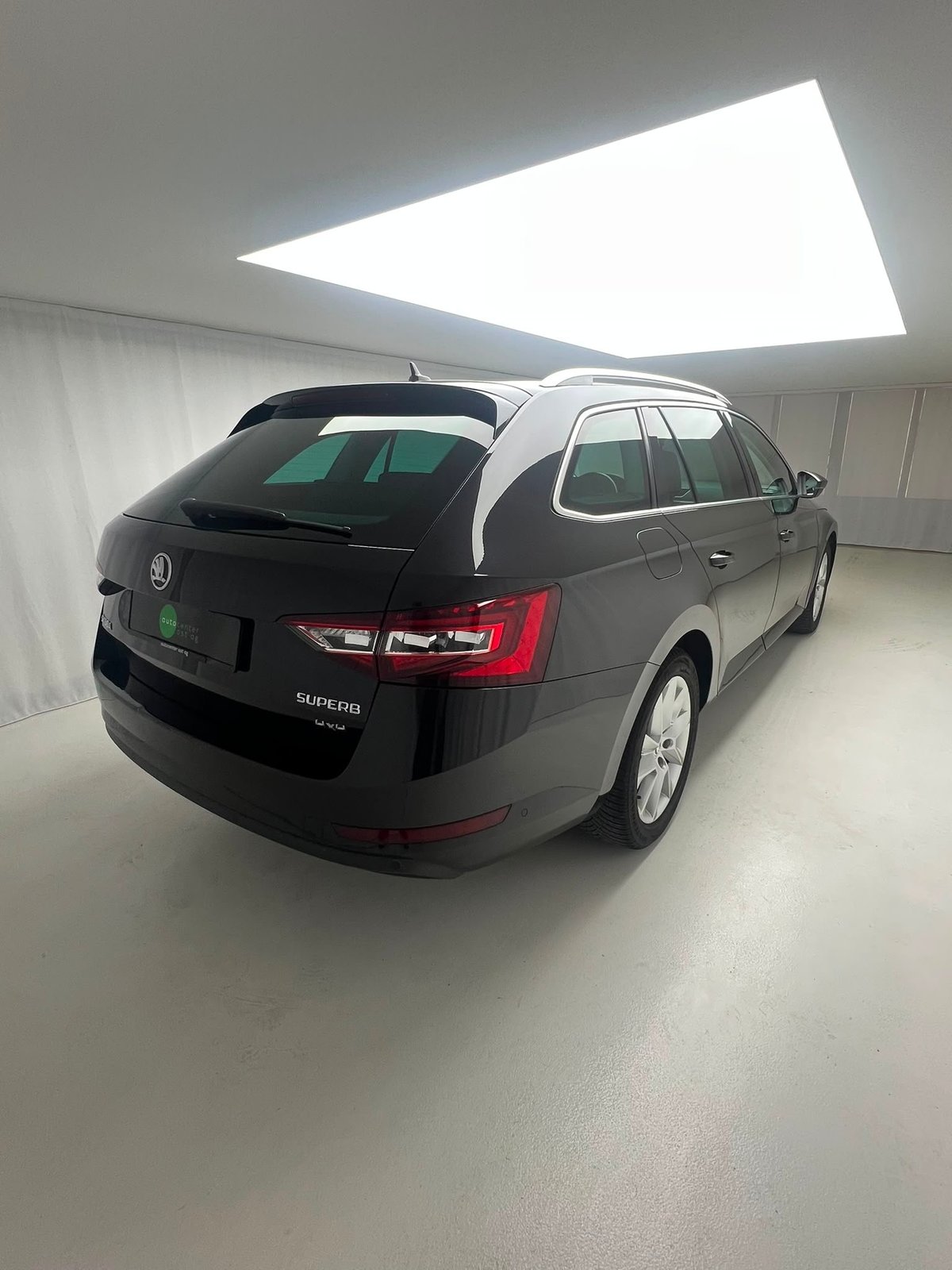 SKODA Superb Combi 2.0 TDi Style 4x4 DSG, Diesel, Second hand / Used, Automatic - 3