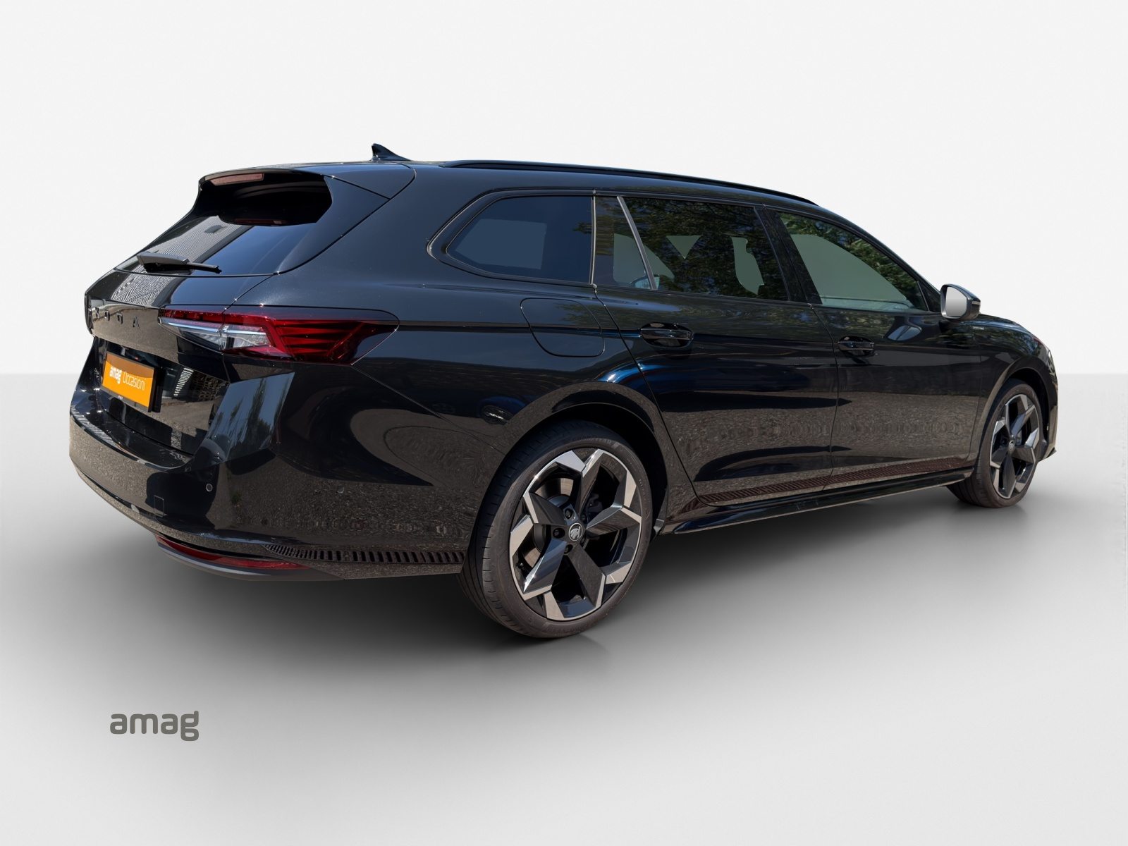 SKODA Superb iV Sportline, Hybride Intégral Essence/Électricité, Occasion / Utilisé, Automatique - 5