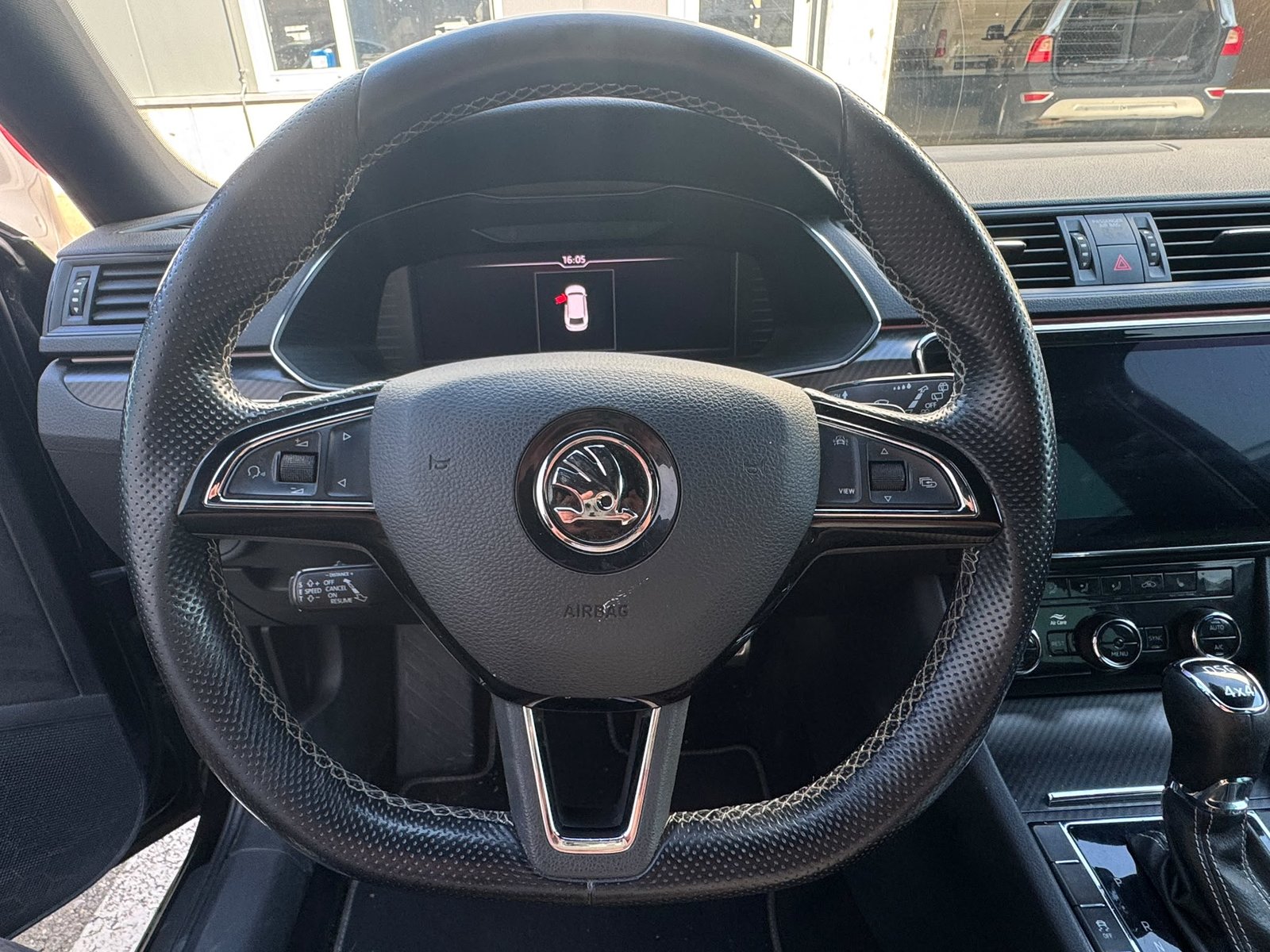 SKODA Superb Combi 2.0 TDi SportLine 4x4 DSG, Diesel, Second hand / Used, Automatic - 5