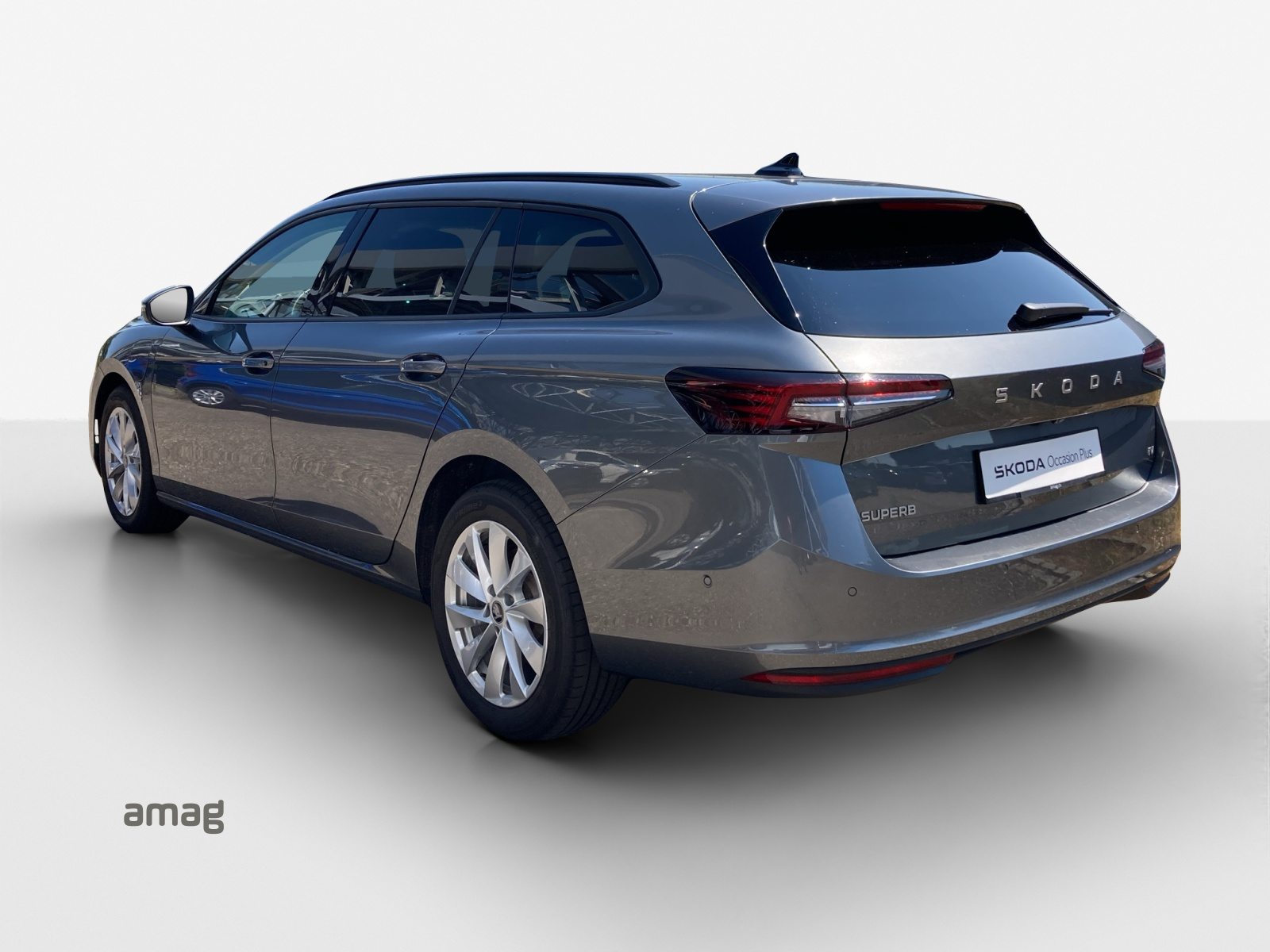 SKODA Superb iV Selection, Full-Hybrid Petrol/Electric, Second hand / Used, Automatic - 3