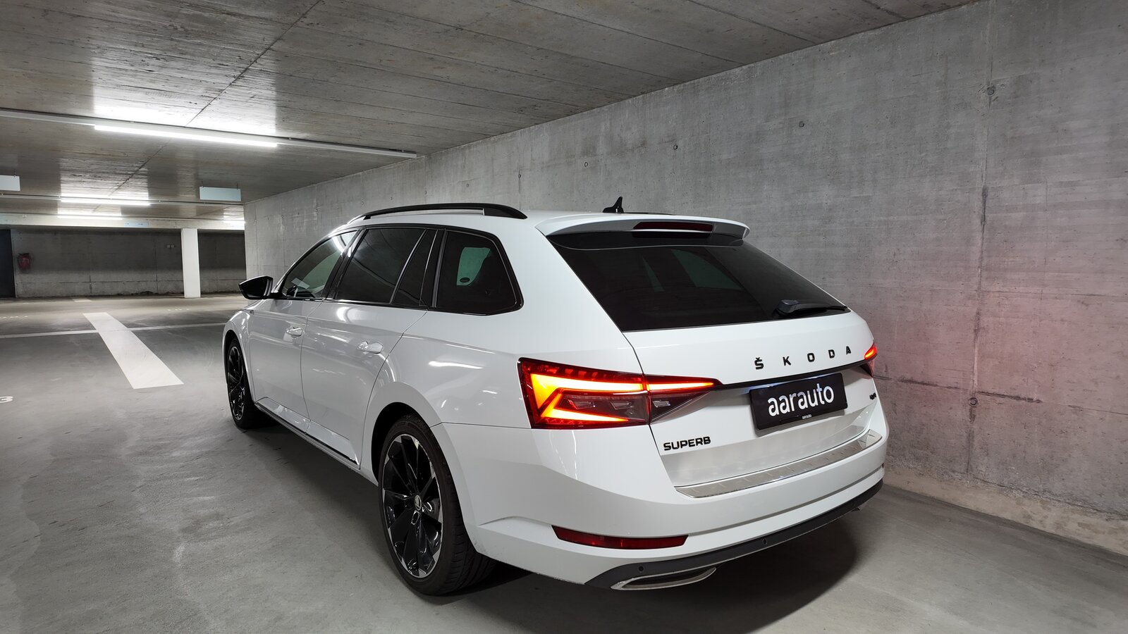 SKODA Superb Combi 2.0 TDi SportLine 4x4 DSG, Diesel, Second hand / Used, Automatic - 2