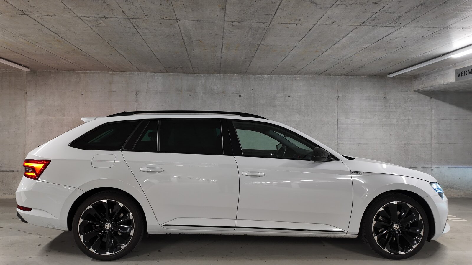 SKODA Superb Combi 2.0 TDi SportLine 4x4 DSG, Diesel, Second hand / Used, Automatic - 4