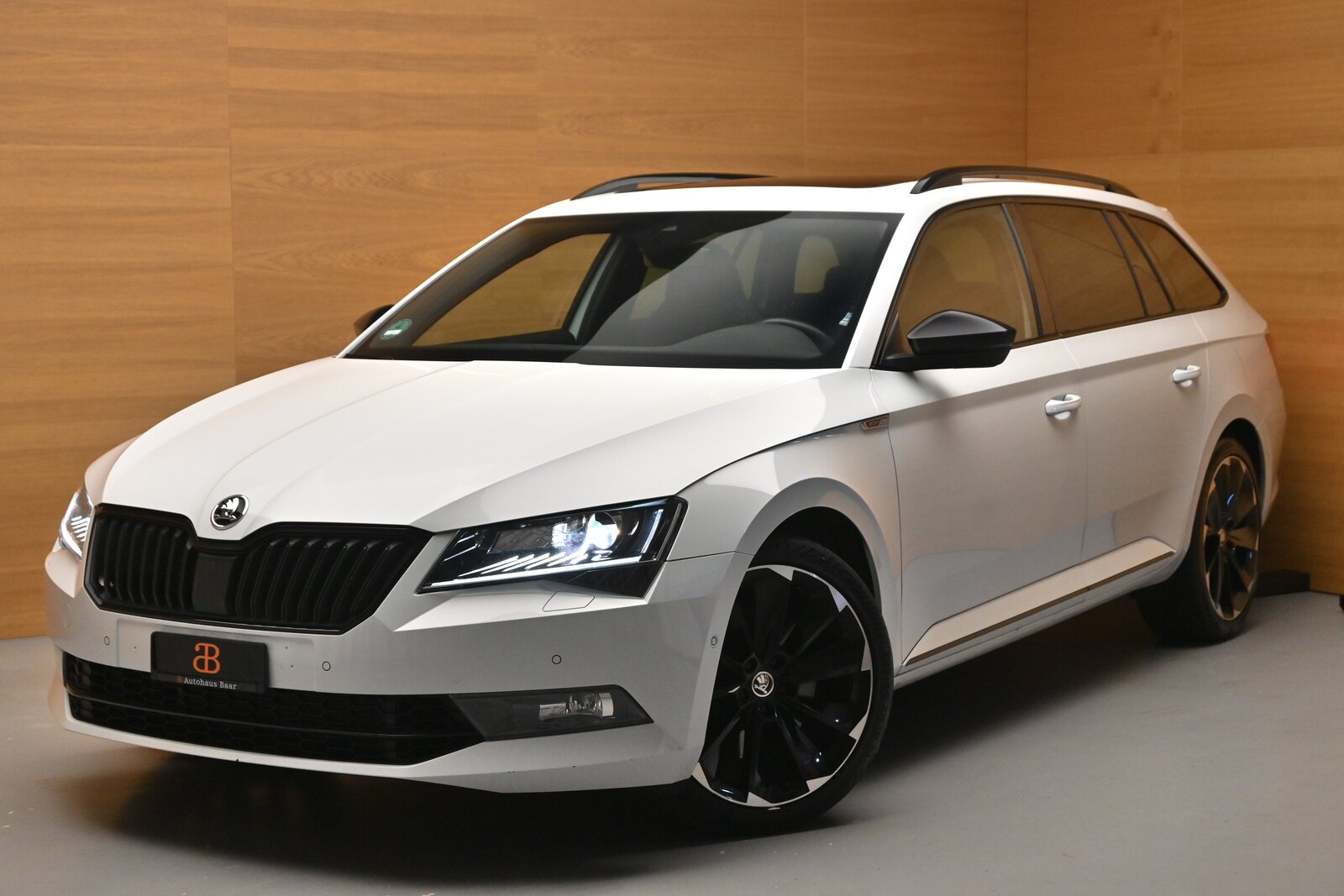 SKODA Superb Combi 2.0 TSI SportLine+ 4x4 DSG