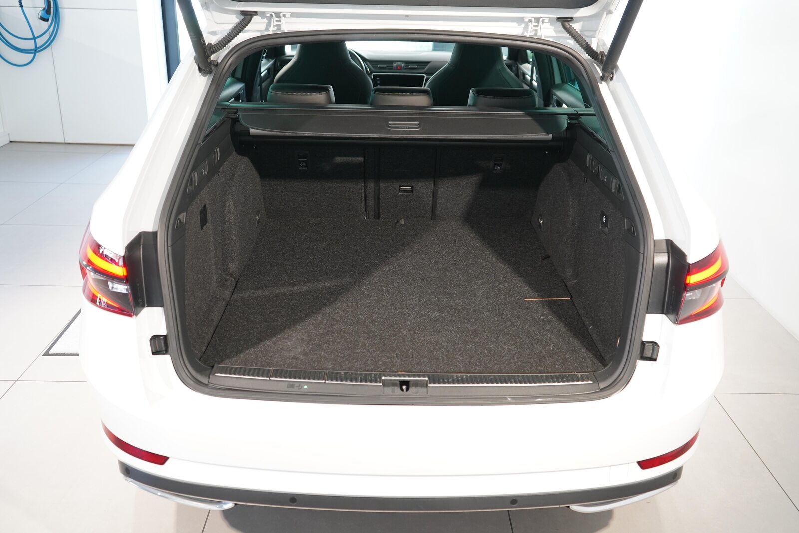 SKODA Superb Combi 1.4 TSI PHEV SportLine DSG, Plug-in-Hybrid Benzina/Elettrica, Occasioni / Usate, Automatico - 5