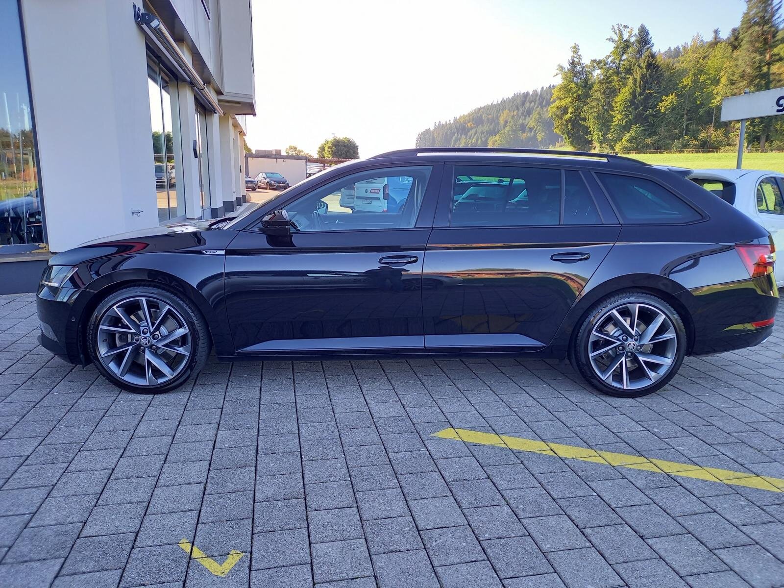 SKODA Superb Combi 2.0 TSI SportLine+ 4x4 DSG, Benzin, Occasion / Gebraucht, Automatik - 3
