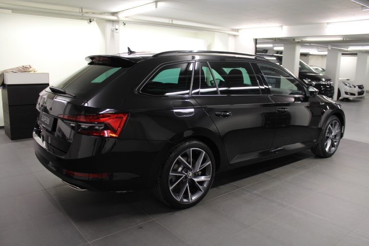 SKODA SUPERB Sportline, Petrol, Second hand / Used, Automatic - 2