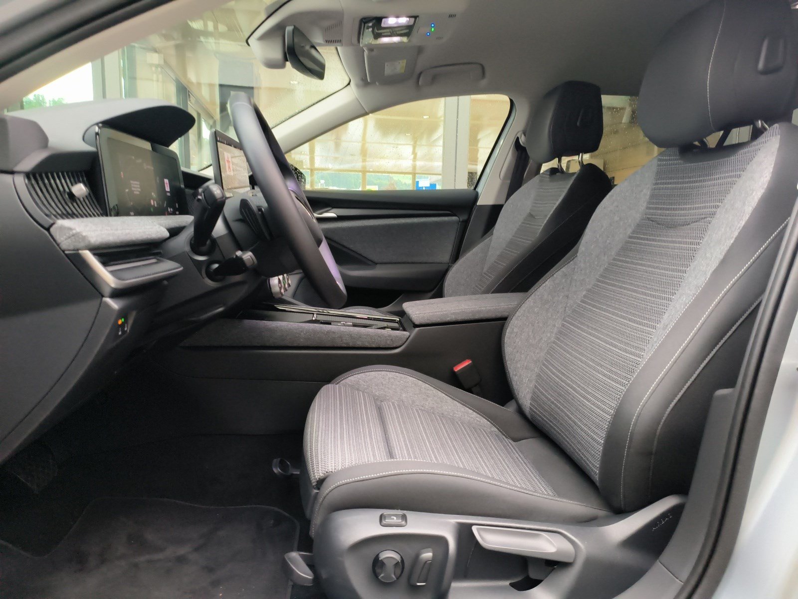 SKODA Superb Combi 2.0 TDi Selection 4x4 DSG, Diesel, Vorführwagen, Automatik - 6
