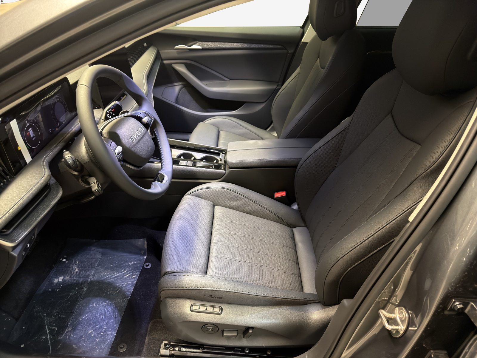 SKODA Superb iV Selection, Hybride Intégral Essence/Électricité, Voiture de démonstration, Automatique - 7