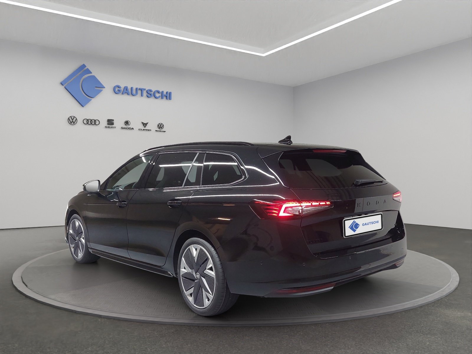 SKODA Superb Combi 2.0 TSI Sportline 4x4 DSG, Petrol, Ex-demonstrator, Automatic - 3
