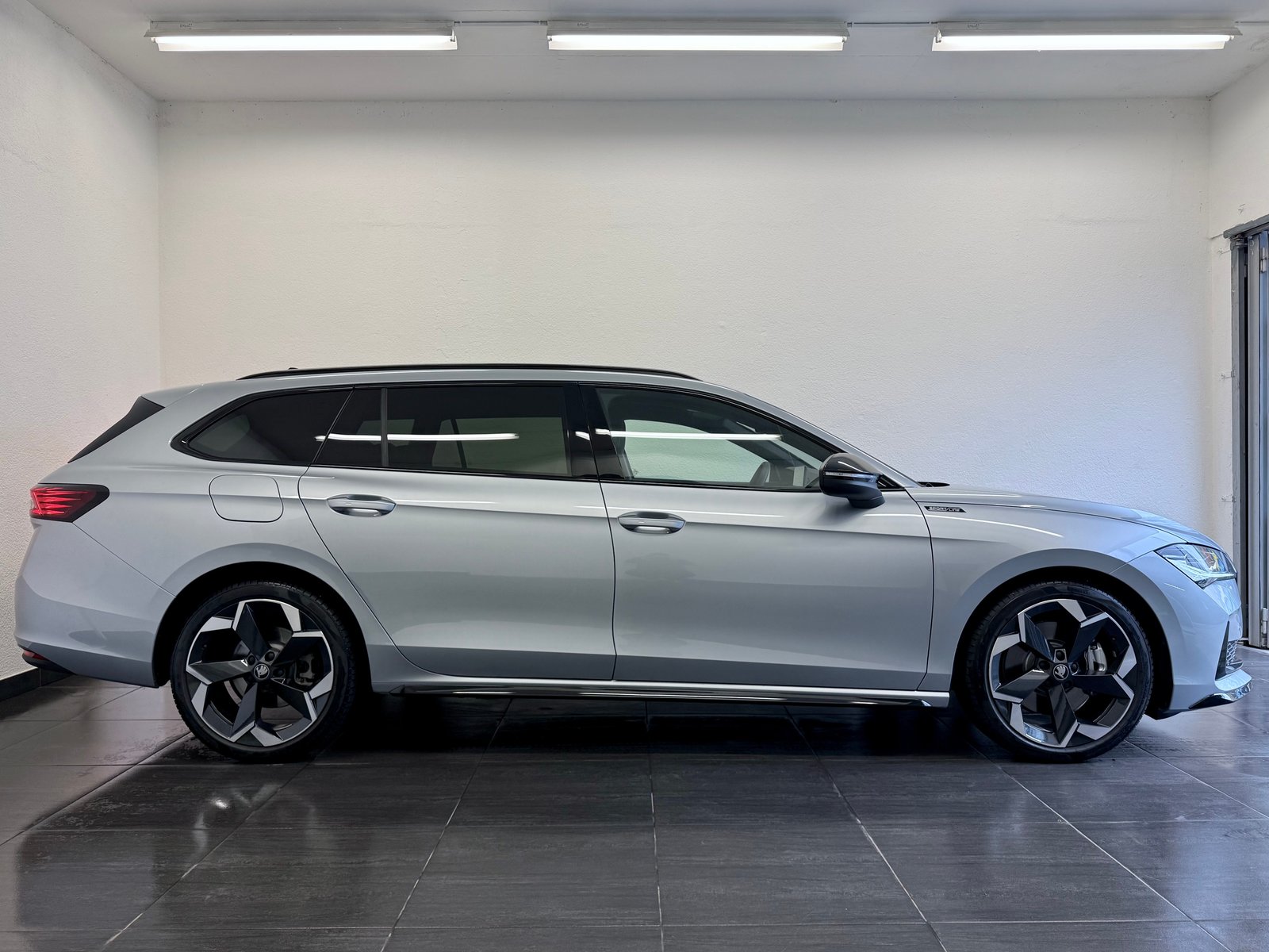 SKODA Superbe Combi Sportline 2.0 TDI 4x4 DSG, Diesel, Occasion / Gebraucht, Automatik - 3