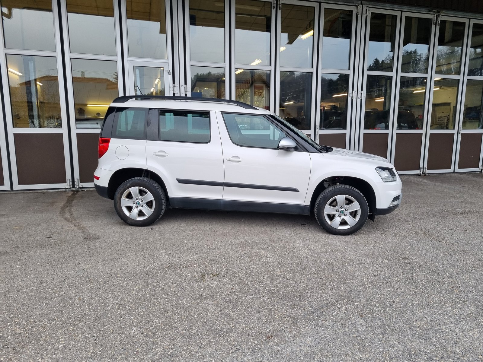 SKODA Yeti 2.0 TDI Ambition 4x4 DSG, Diesel, Second hand / Used, Automatic - 3