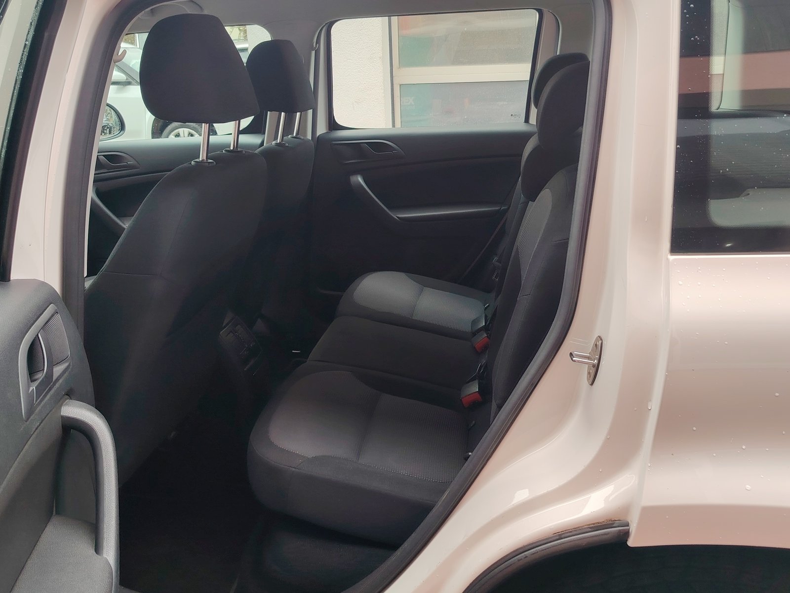 SKODA Yeti 2.0 TDI Ambition 4x4, Diesel, Occasion / Gebraucht, Handschaltung - 7