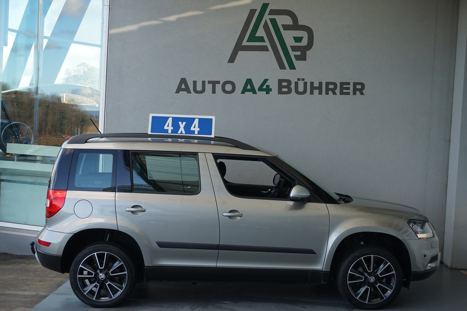 SKODA Yeti 1.8 TSI Ambiente Outdoor 4x4 DSG-Automat 152PS, Benzin, Occasion / Gebraucht, Automatik - 5