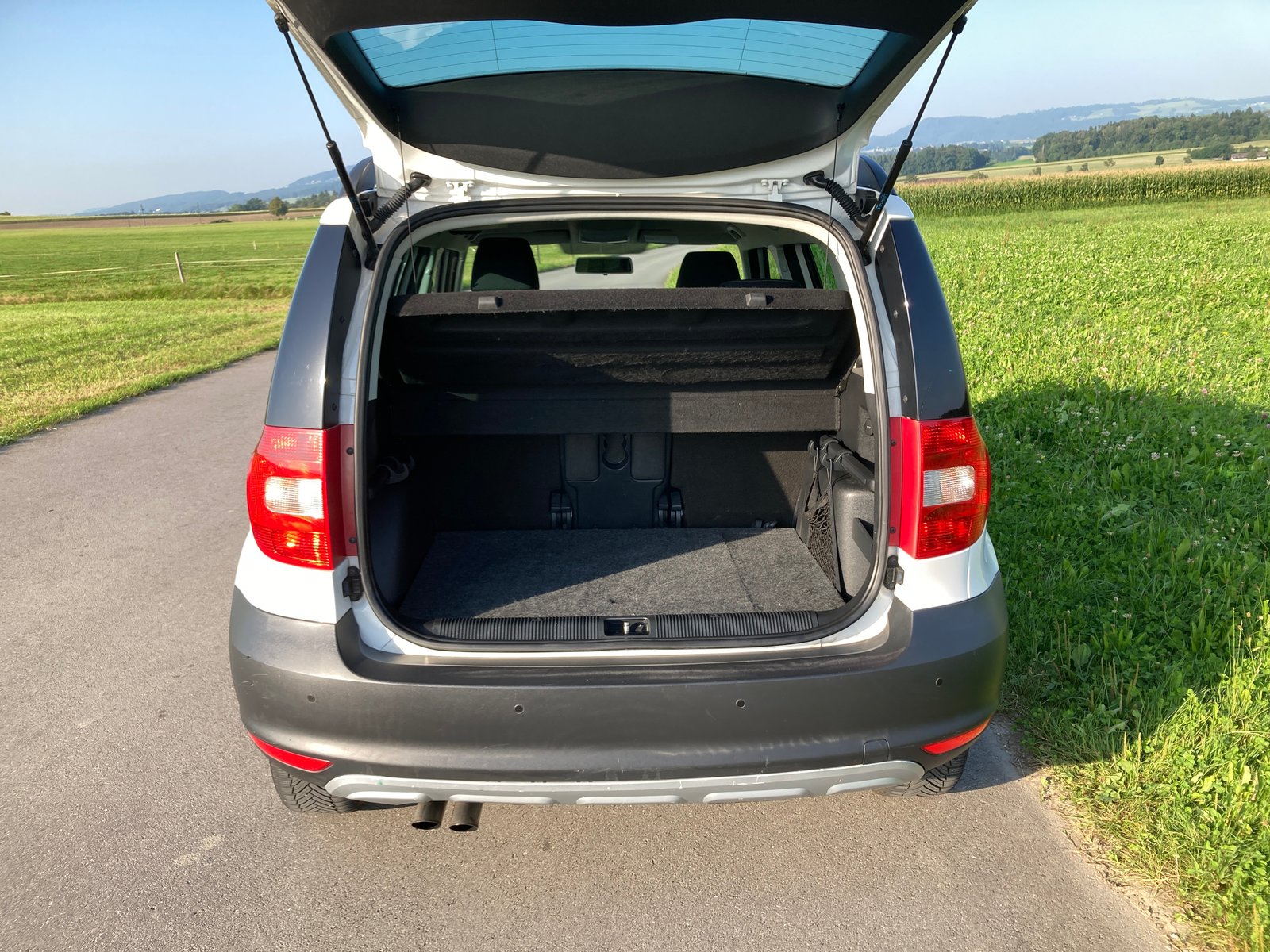 SKODA Yeti 2.0 TDI Active 4x4, Diesel, Second hand / Used, Manual - 6
