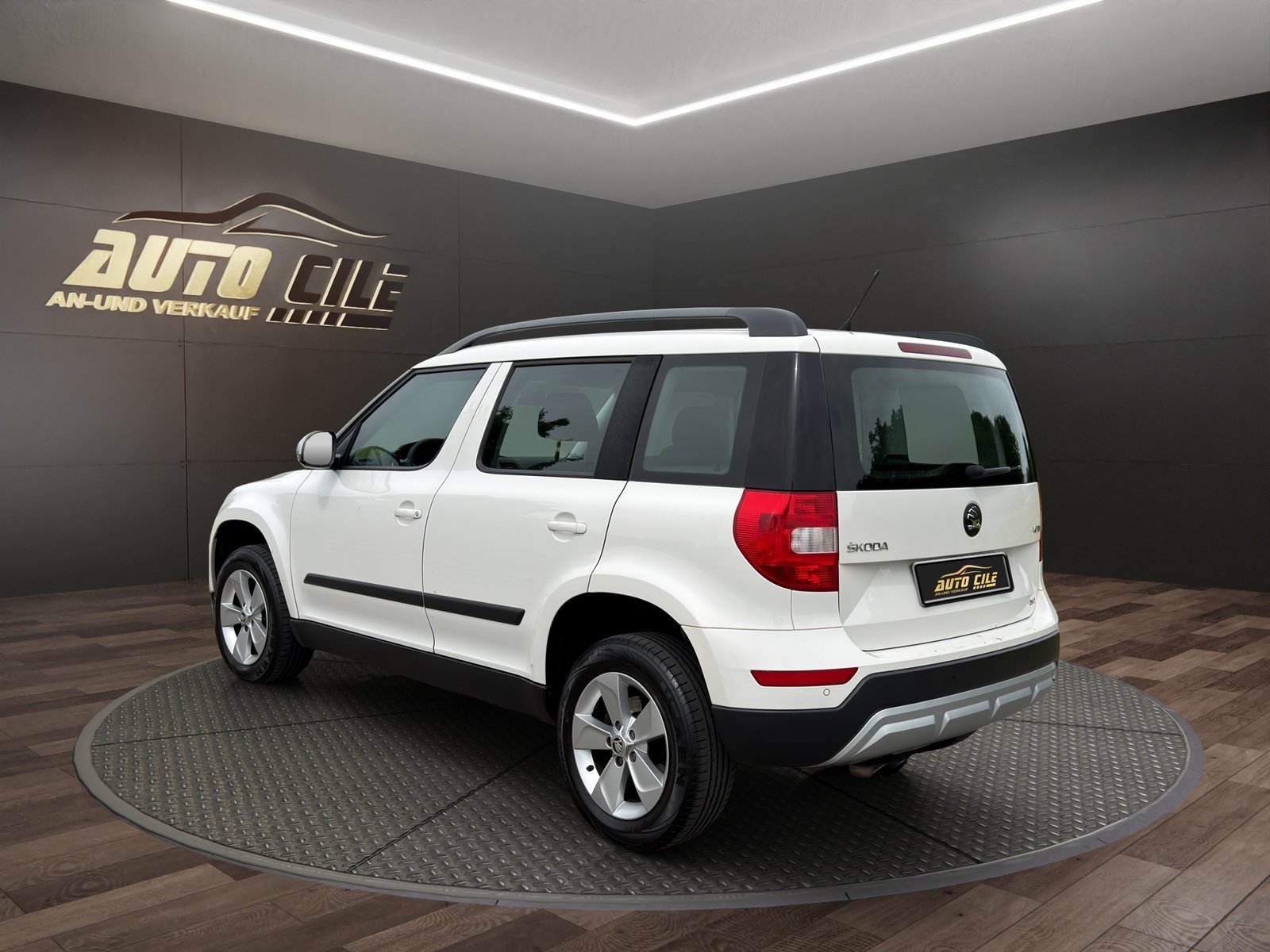 SKODA Yeti 1.8 TSI Ambition Outdoor 4x4, Petrol, Second hand / Used, Manual - 6