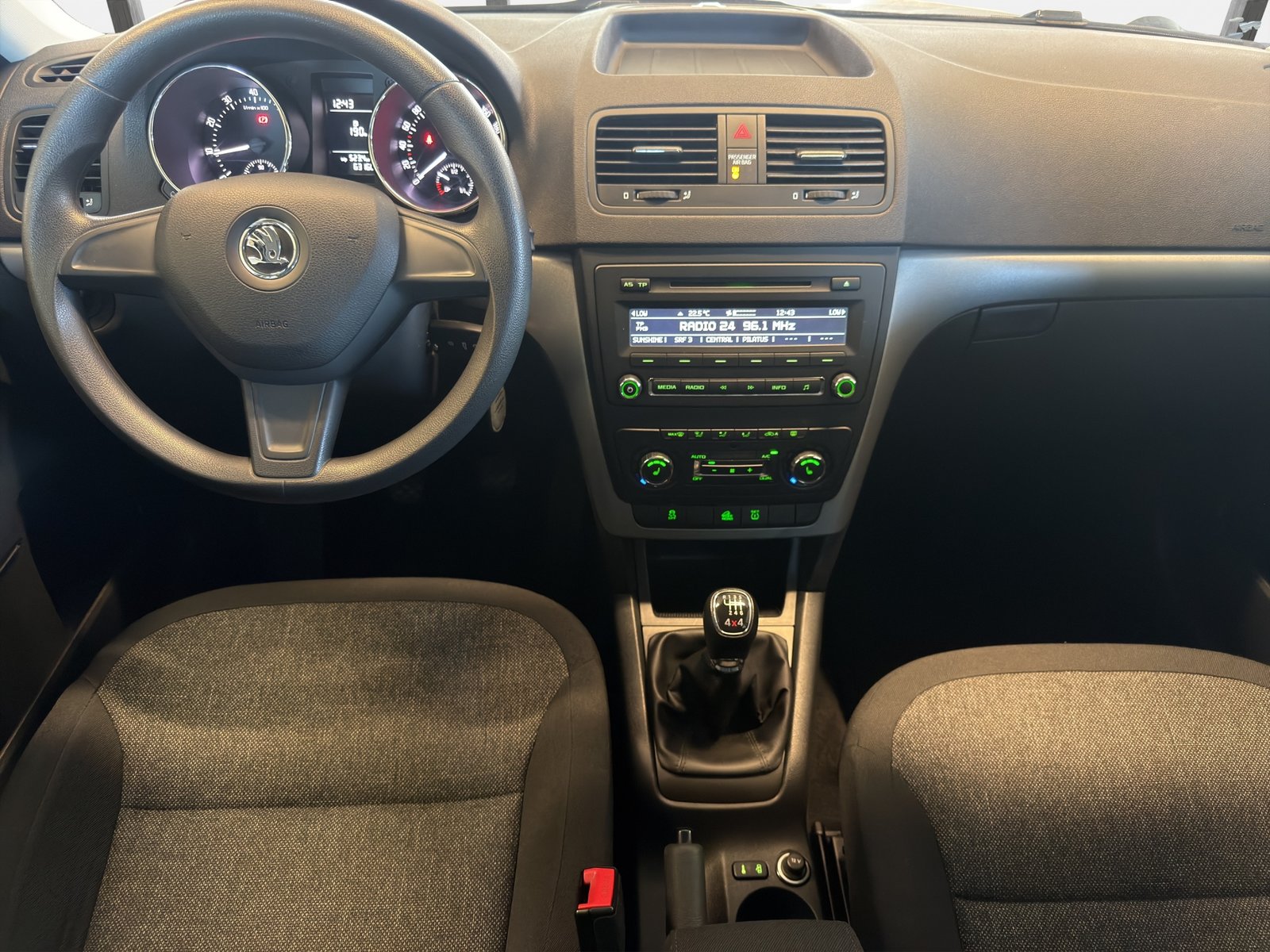SKODA Yeti 1.8 TSI Active 4x4*NUR 63000 KM*AHK*, Essence, Occasion / Utilisé, Manuelle - 7