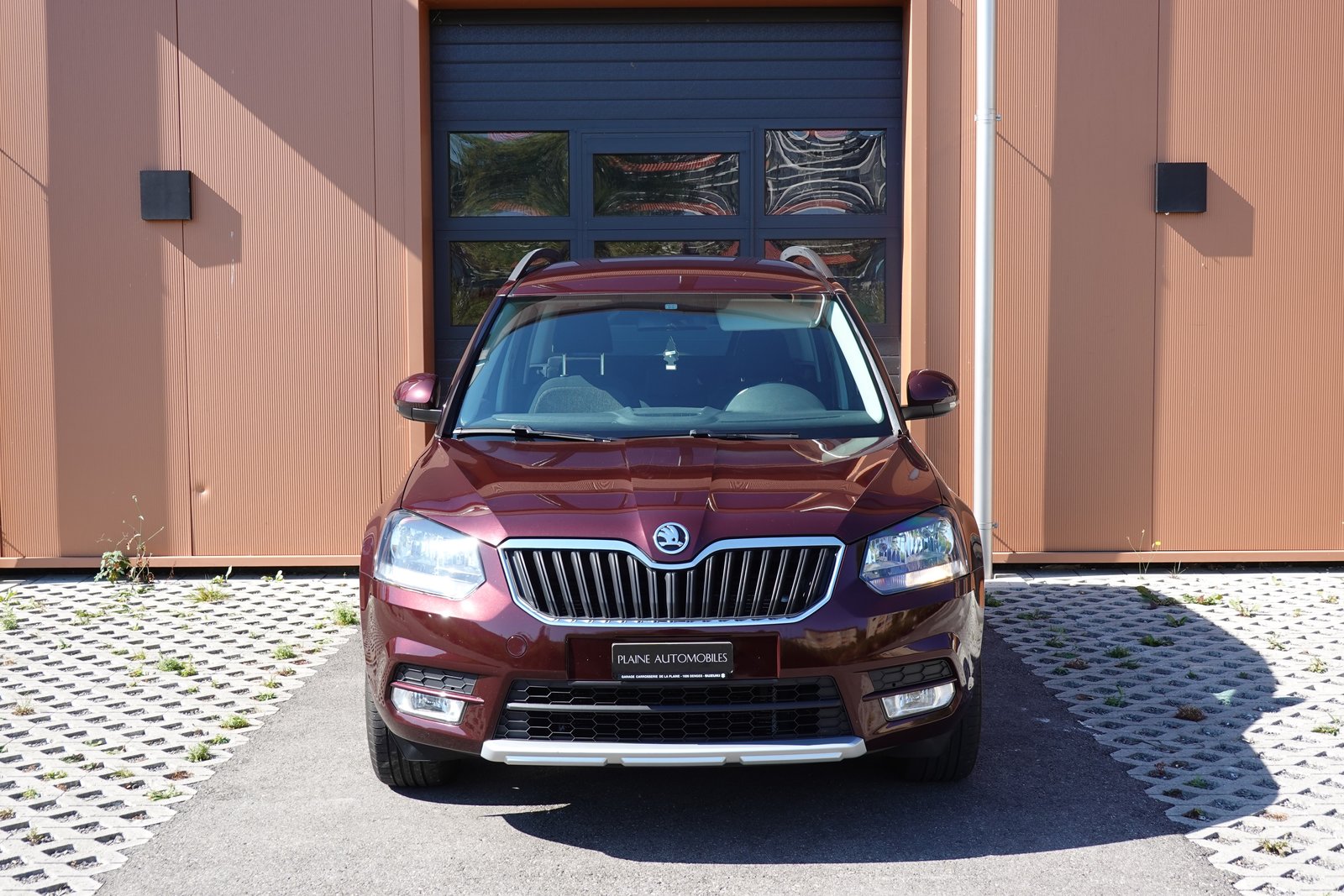 SKODA Yeti 1.2 TSI DSG -* CH Fahrzeug * 8 Roues * Phares Aut, Benzina, Occasioni / Usate, Automatico - 2
