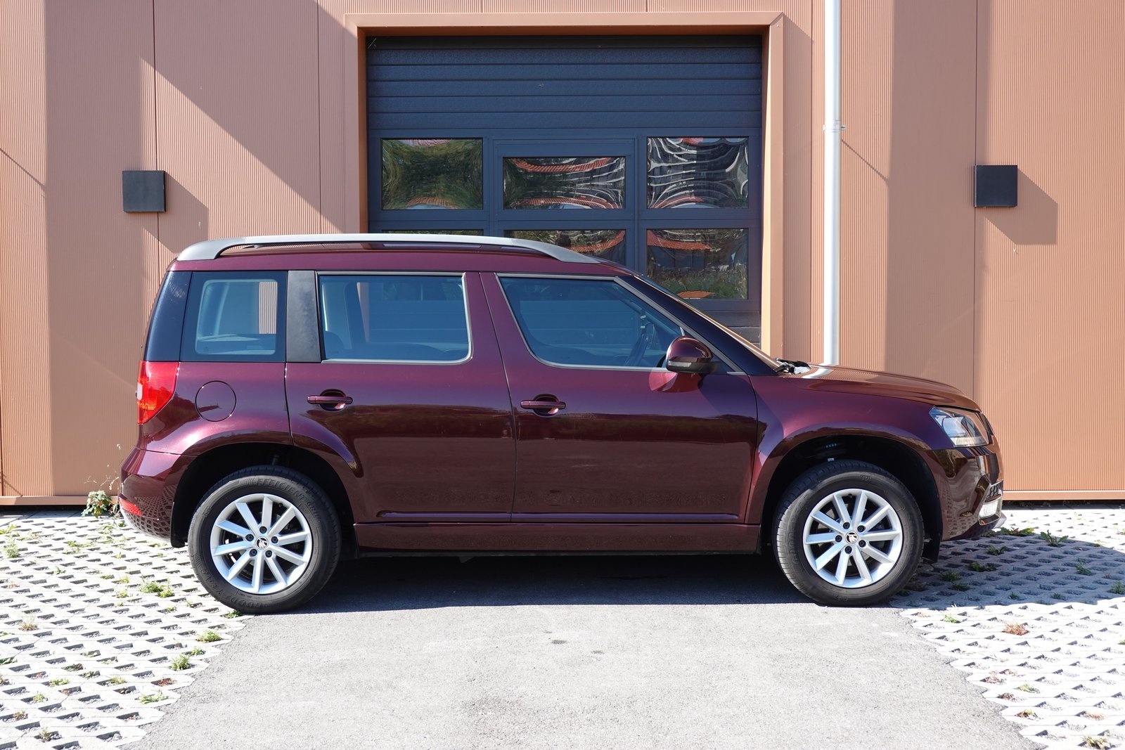 SKODA Yeti 1.2 TSI DSG -* CH Fahrzeug * 8 Roues * Phares Aut, Benzina, Occasioni / Usate, Automatico - 4
