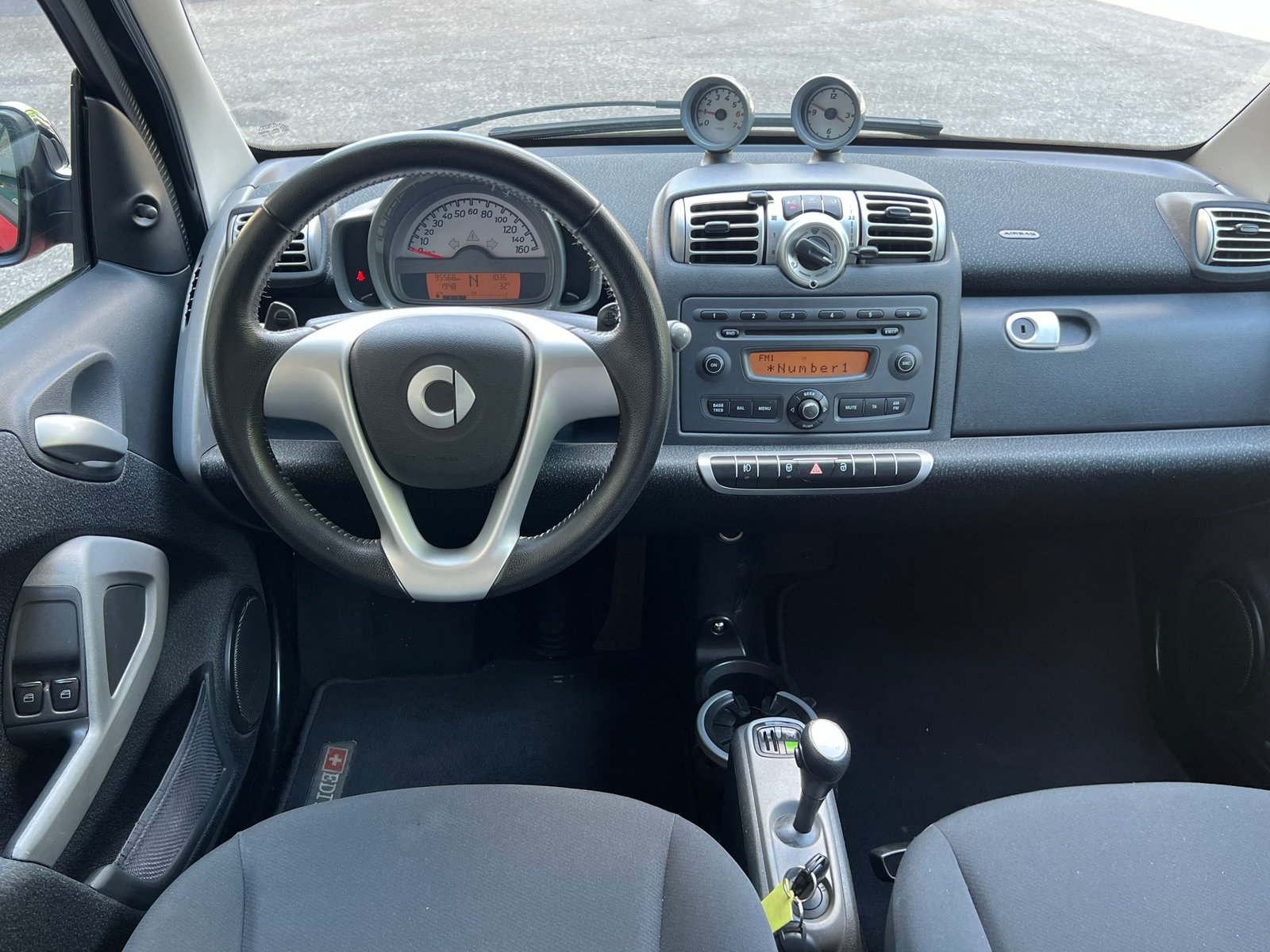 SMART FORTWO swiss edition mhd softouch, Benzin, Occasion / Gebraucht, Automatik - 7