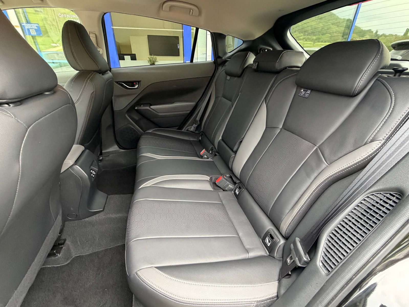 SUBARU Crosstrek 2.0i e-Boxer Luxury, Hybride Léger Essence/Électricité, Occasion / Utilisé, Automatique - 7