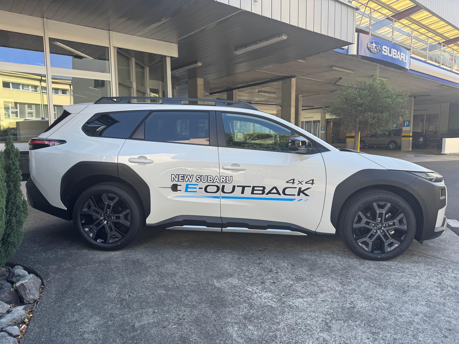 SUBARU E-Outback eV Luxury AWD, Electric, Ex-demonstrator, Automatic - 3