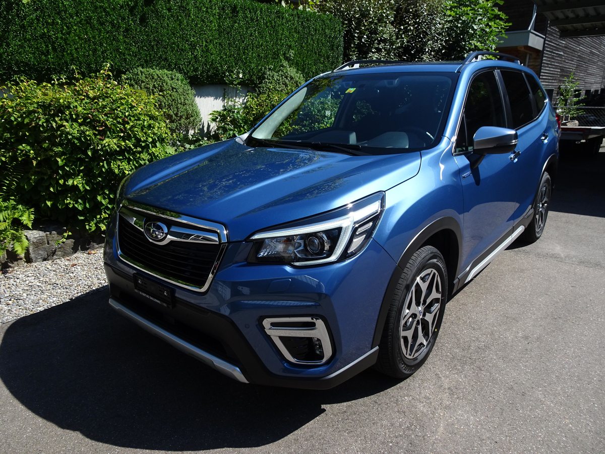 SUBARU Forester Station 2.0i e-Boxer Swiss Plus