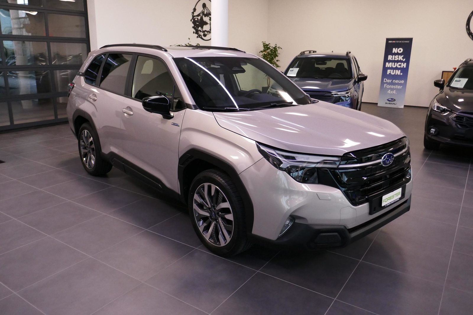 SUBARU Forester Station 2.0i e-Boxer Luxury, Hybride Integrale Benzina/Elettrica, Auto nuove, Automatico - 3
