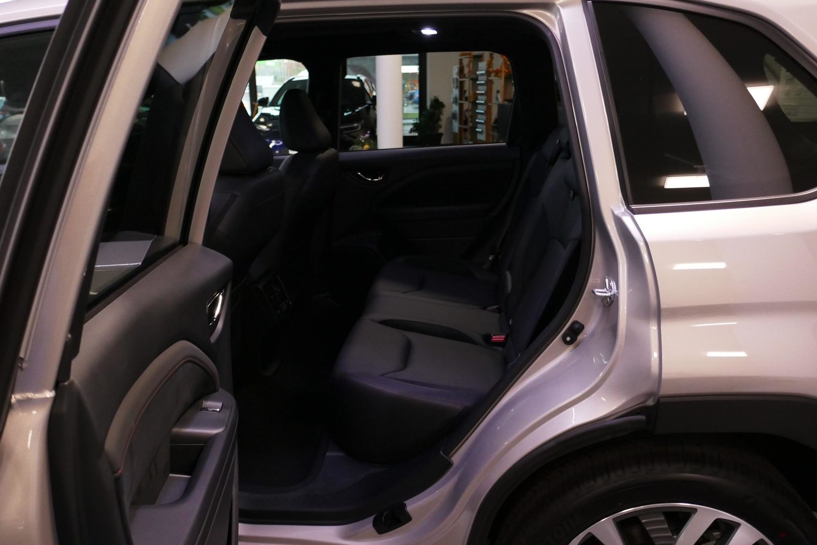 SUBARU Forester Station 2.0i e-Boxer Luxury, Hybride Integrale Benzina/Elettrica, Auto nuove, Automatico - 7