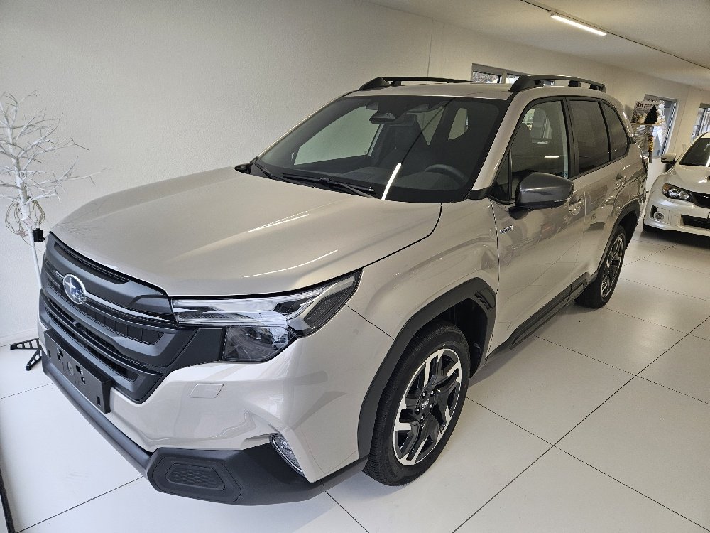 SUBARU Forester Station 2.0i e-Boxer Swiss Plus