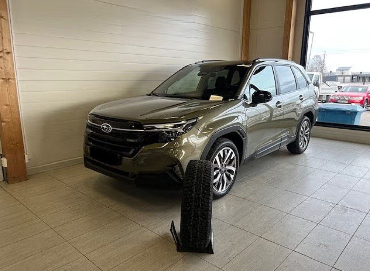 SUBARU Forester 2.0i e-Boxer Luxury Lineartronic