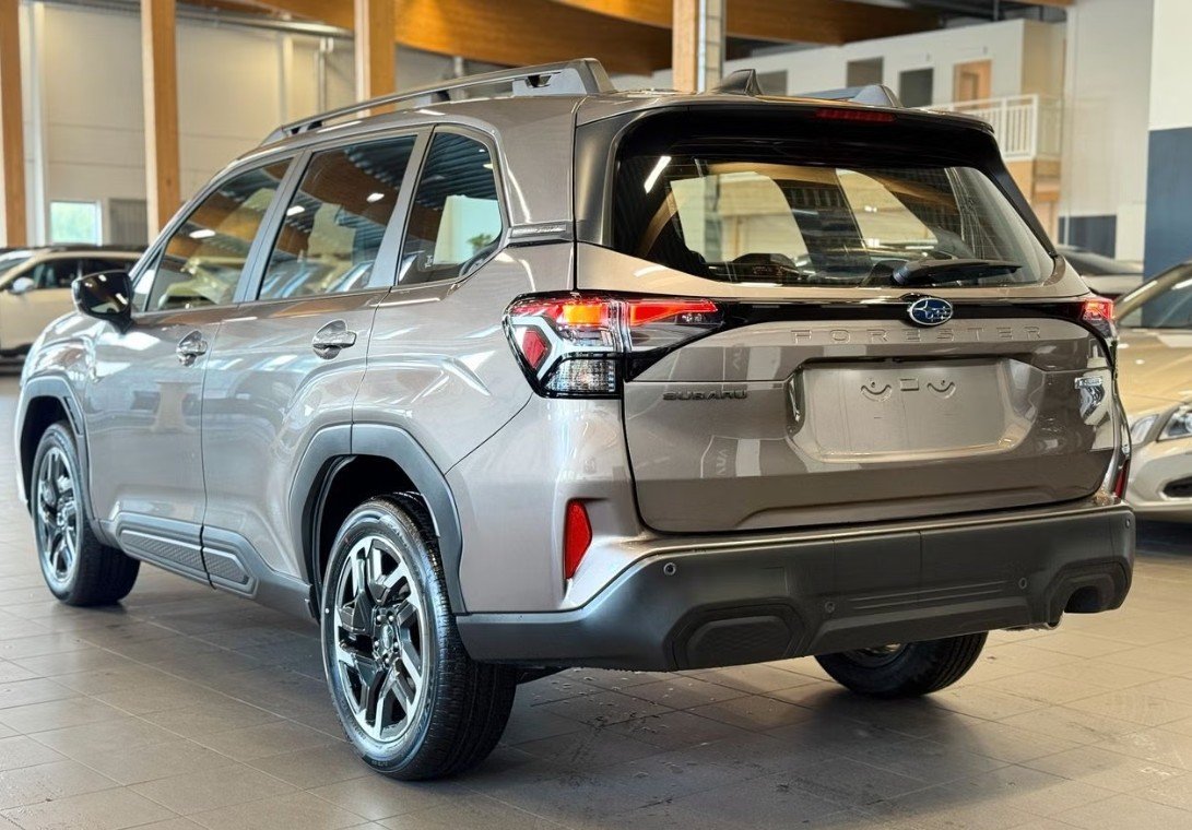 SUBARU Forester 2.0i e-Boxer Advantage Lineartronic, Hybride Integrale Benzina/Elettrica, Auto nuove, Automatico - 4