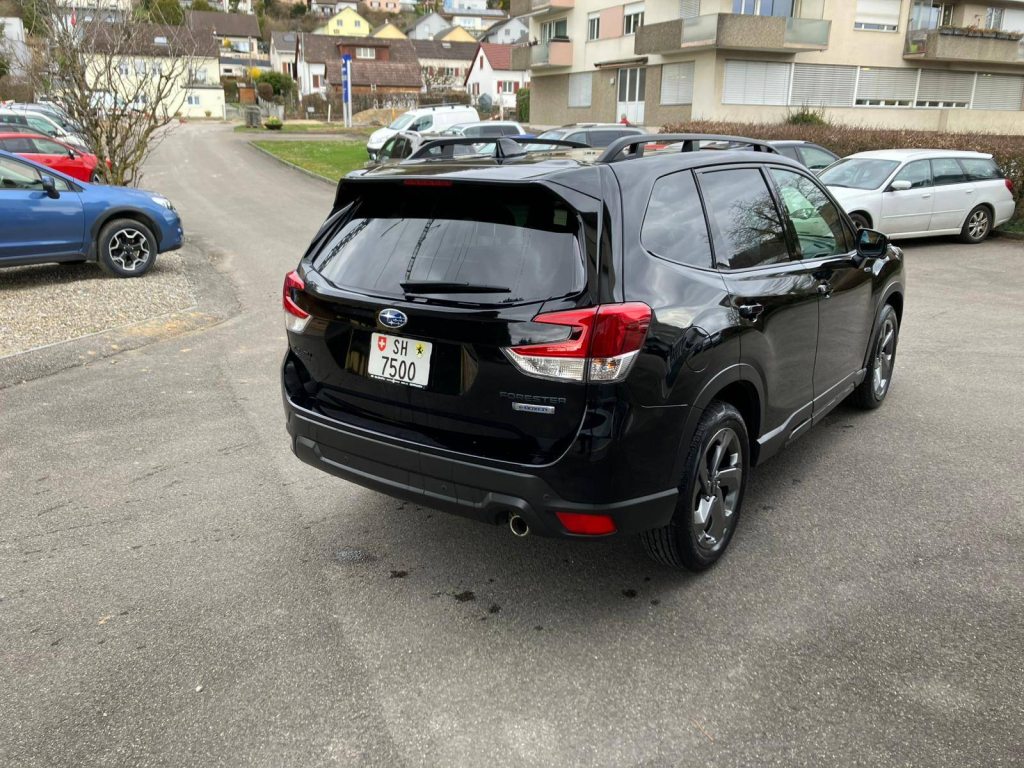 SUBARU FORESTER 2.0i e-Boxer Luxury, Hybride Léger Essence/Électricité, Occasion / Utilisé, Automatique - 4