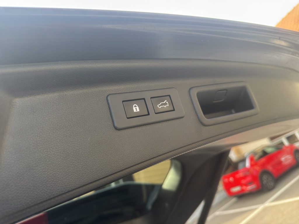 SUBARU Forester Station 2.0i e-Boxer Luxury, Hybride Léger Essence/Électricité, Occasion / Utilisé, Automatique - 7
