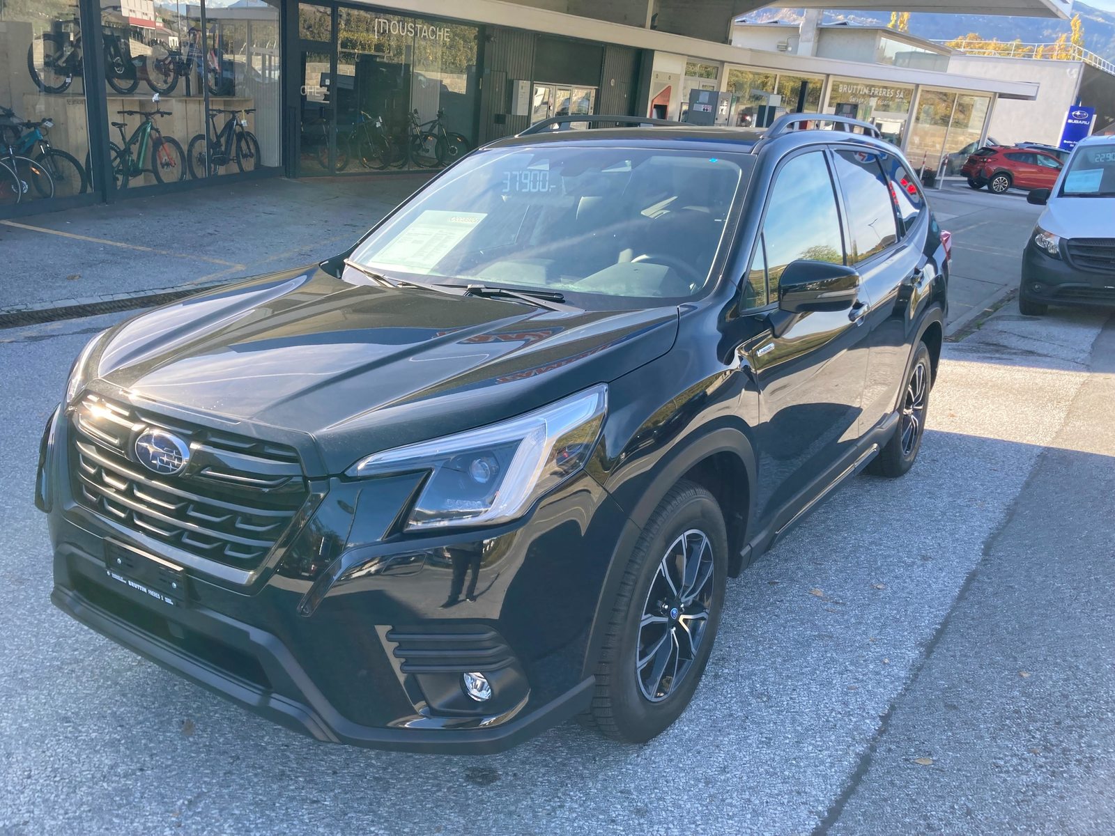 SUBARU Forester Station 2.0i e-Boxer Luxury, Hybride Intégral Essence/Électricité, Occasion / Utilisé, Automatique - 2