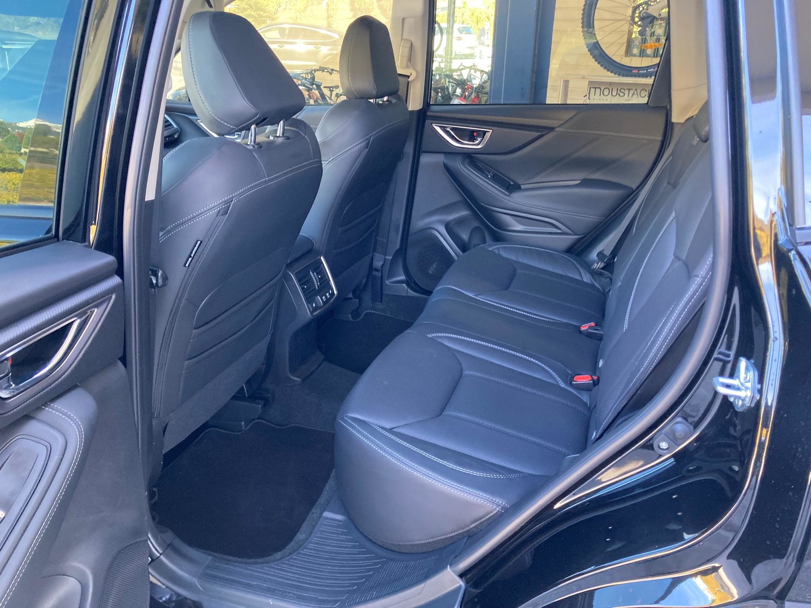 SUBARU Forester Station 2.0i e-Boxer Luxury, Hybride Intégral Essence/Électricité, Occasion / Utilisé, Automatique - 7