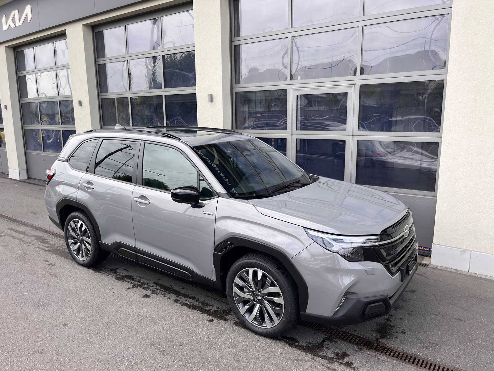 SUBARU Forester Station 2.0i e-Boxer Luxury, Hybride Intégral Essence/Électricité, Occasion / Utilisé, Automatique - 7