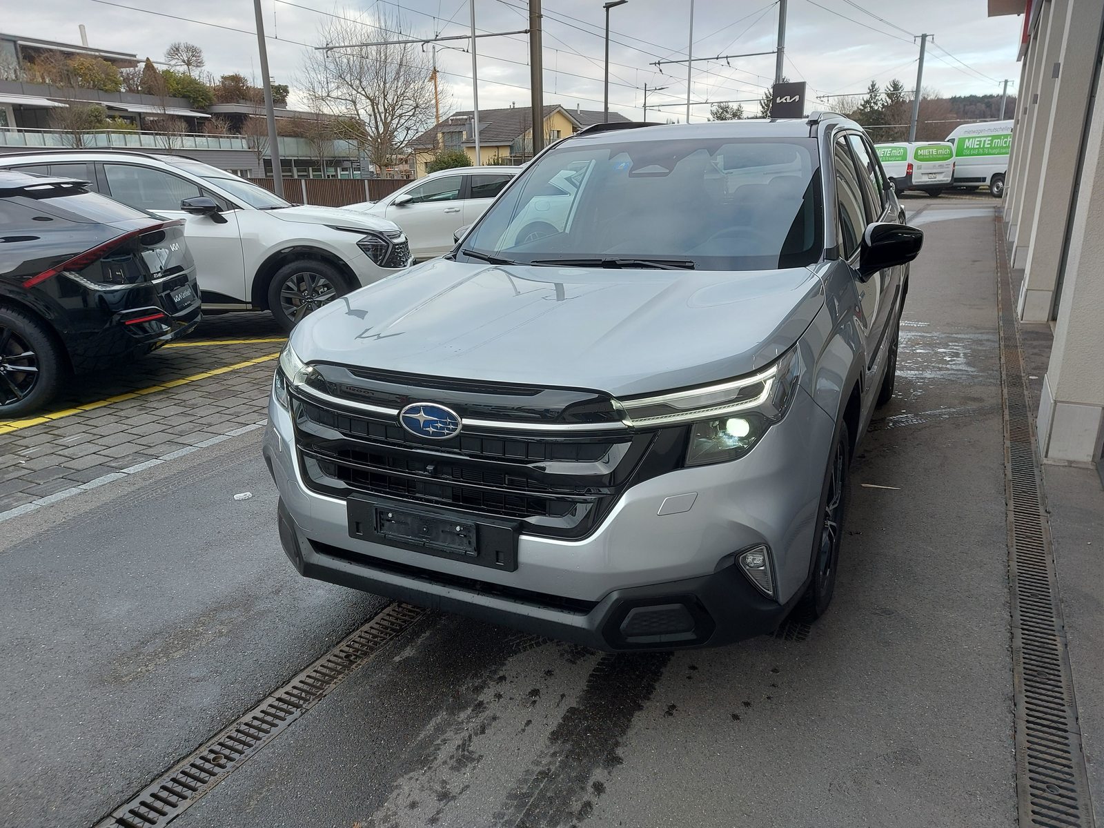 SUBARU Forester Station 2.0i e-Boxer Luxury, Voll-Hybrid Benzin/Elektro, Occasion / Gebraucht, Automatik - 2