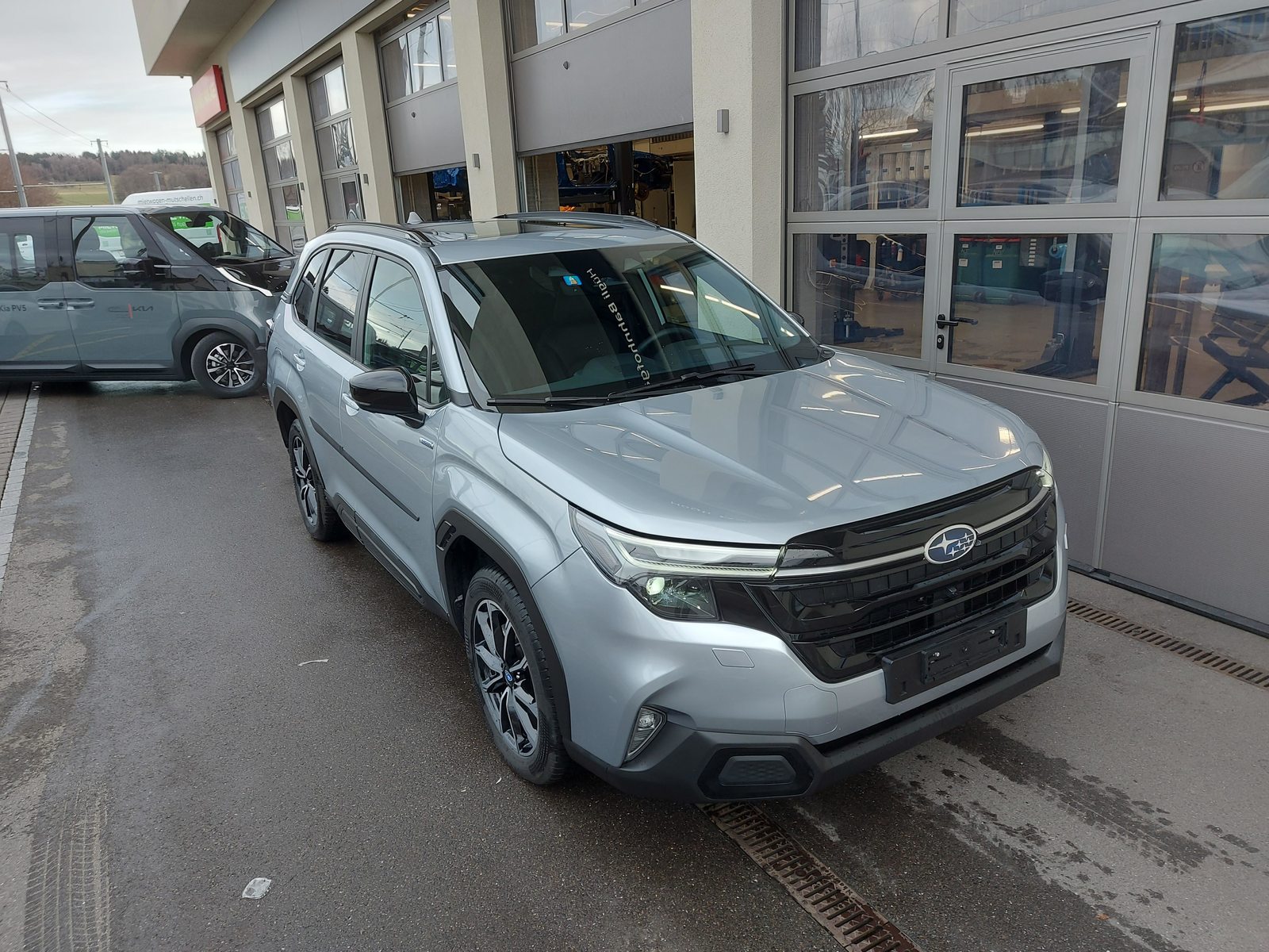 SUBARU Forester Station 2.0i e-Boxer Luxury, Voll-Hybrid Benzin/Elektro, Occasion / Gebraucht, Automatik - 7