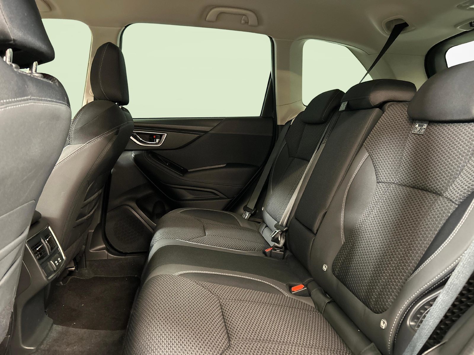 SUBARU Forester Station 2.0i e-Boxer Swiss Plus, Mild-Hybrid Petrol/Electric, Second hand / Used, Automatic - 4