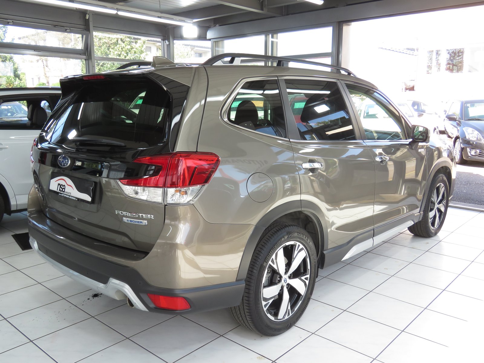 SUBARU Forester 2.0i e-Boxer Luxury Lineartronic, Hybride Integrale Benzina/Elettrica, Occasioni / Usate, Automatico - 4