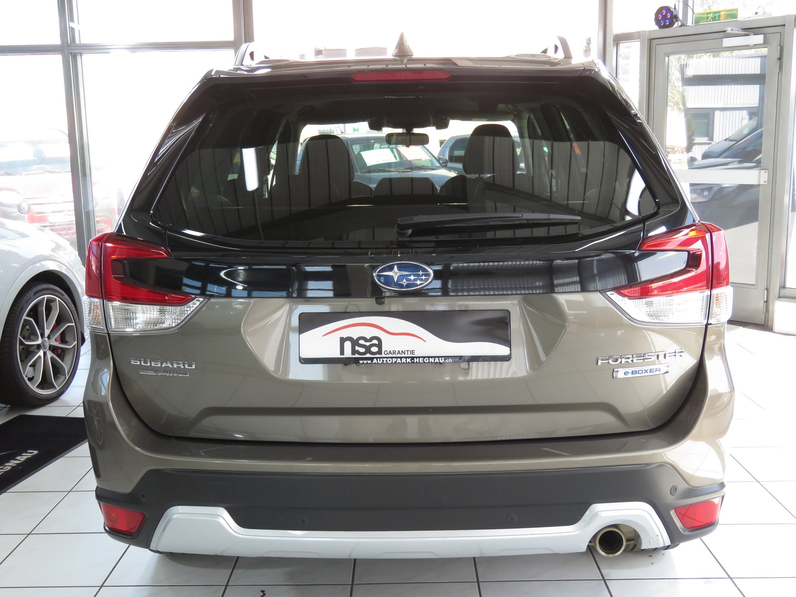 SUBARU Forester 2.0i e-Boxer Luxury Lineartronic, Hybride Integrale Benzina/Elettrica, Occasioni / Usate, Automatico - 6