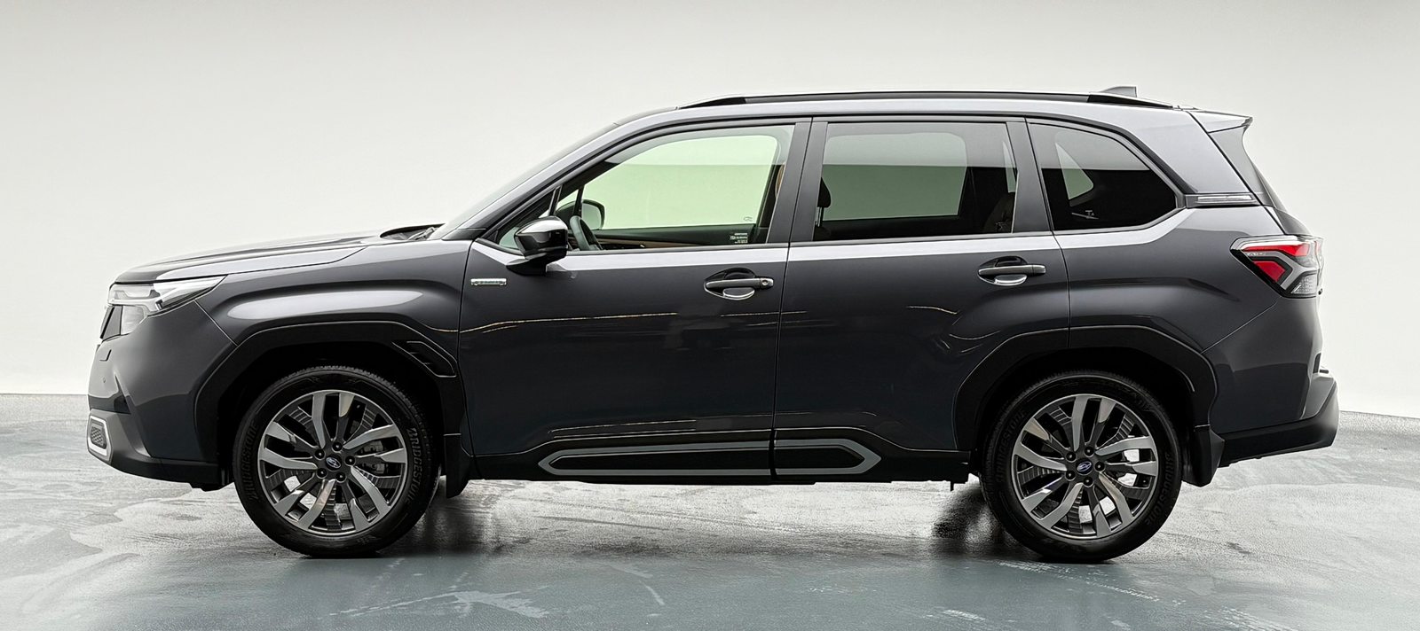 SUBARU Forester Station 2.0i e-Boxer Luxury, Full-Hybrid Petrol/Electric, Second hand / Used, Automatic - 4