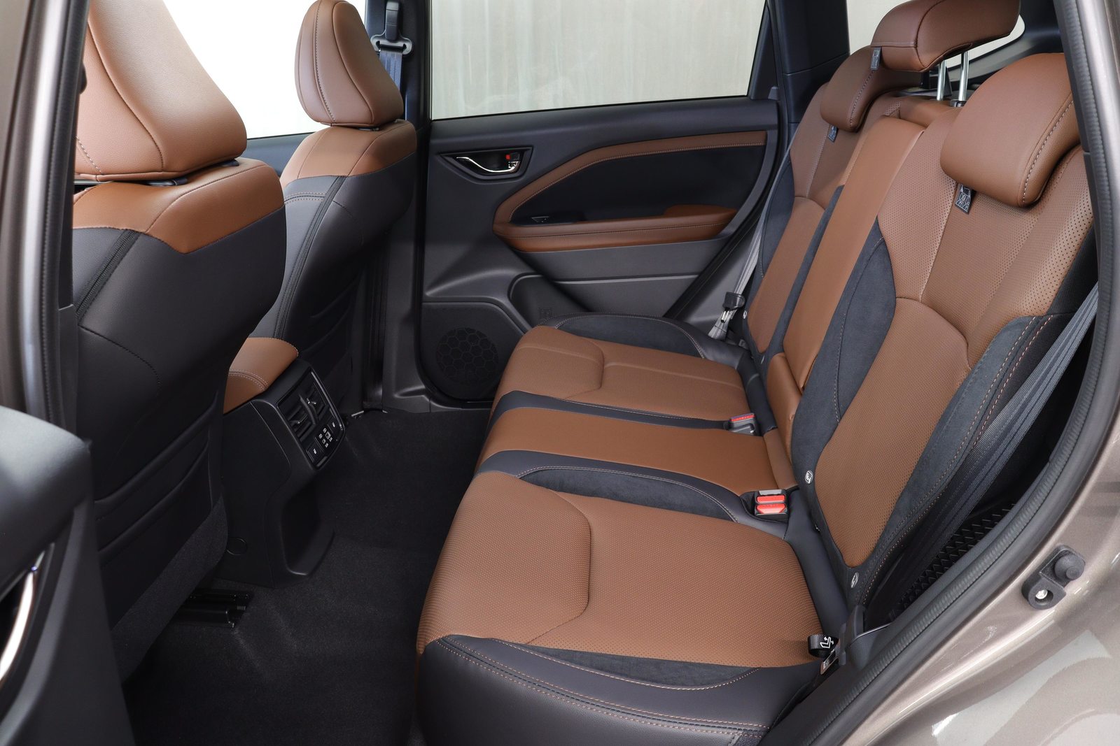 SUBARU Forester Station 2.0i e-Boxer Luxury, Mild-Hybrid Benzin/Elektro, Occasion / Gebraucht, Automatik - 3