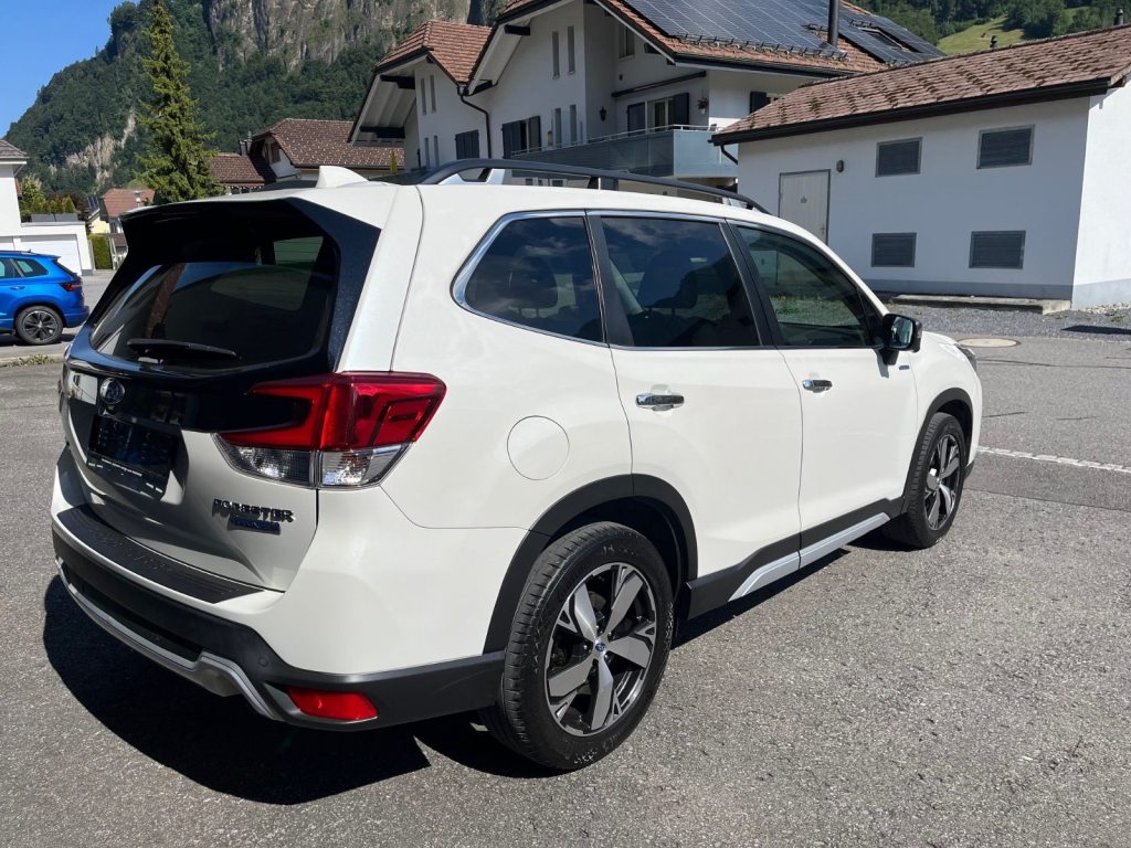 SUBARU FORESTER 2.0i e-Boxer Luxury, Mild-Hybrid Petrol/Electric, Second hand / Used, Automatic - 3