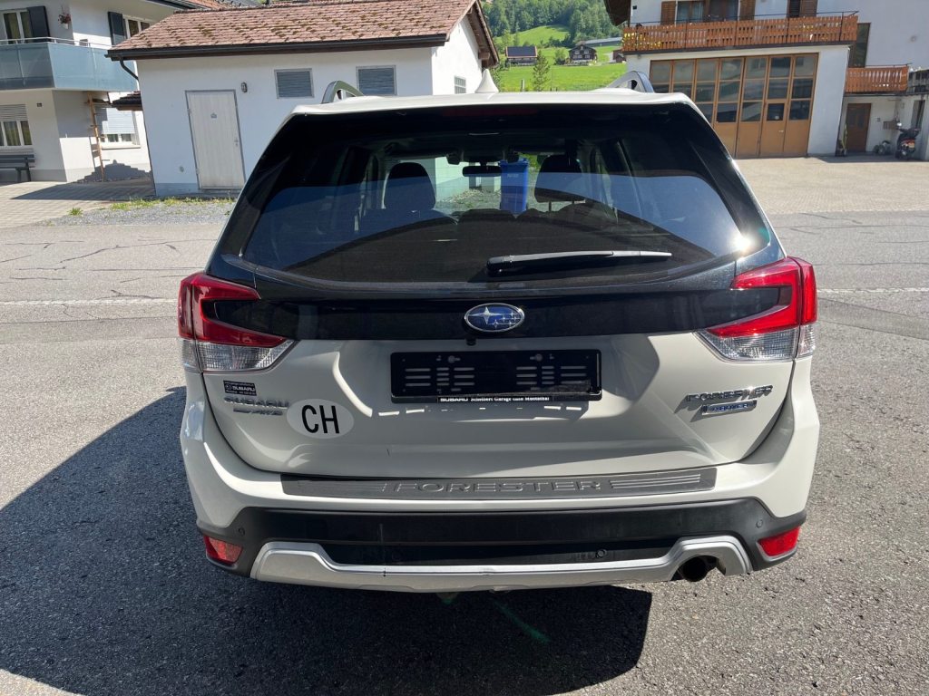 SUBARU FORESTER 2.0i e-Boxer Luxury, Mild-Hybrid Petrol/Electric, Second hand / Used, Automatic - 4